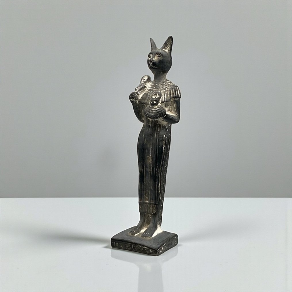 Replica of ancient Egyptian Goddess Bastet Cat Headed Statue Holding Sistrum  (No reserve price) #2.1