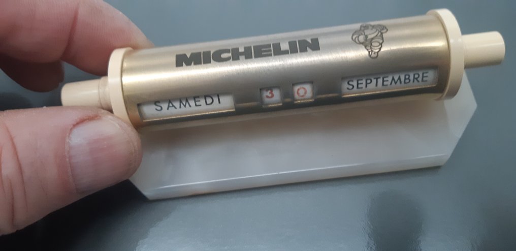 Michelin - POS (point of sale advertising object) #2.1