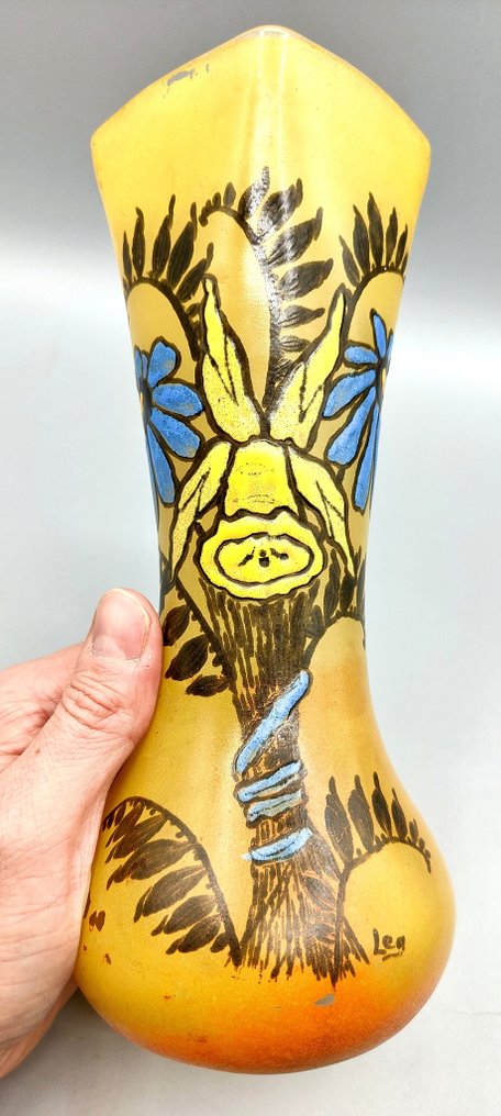 LEGRAS (1839-1916) - 花瓶 -  罕见的艺术新风格花瓶，装饰有迷人花卉的珐琅彩绘，签名于1910年前后。  - 口中吹制玻璃 #1.0