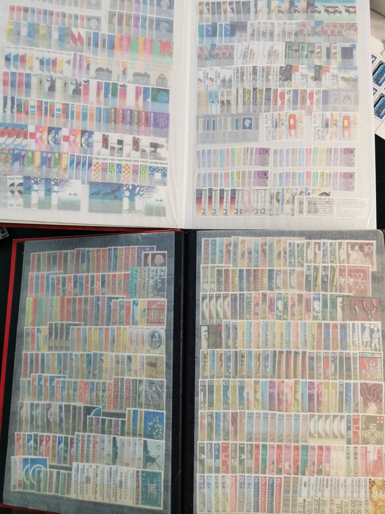 荷兰 1940/2001 - 未使用的邮票存货，装在2个Davo/Importa插页集邮册中。 #1.0