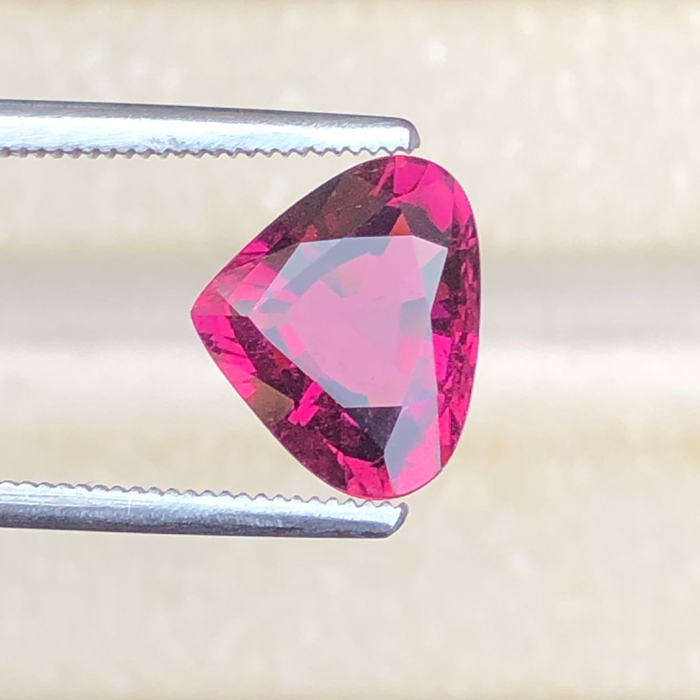 No reserve price - 1 pcs  Pink, Red Tourmaline  - 2.49 ct - International Gemological Institute (IGI) #2.1