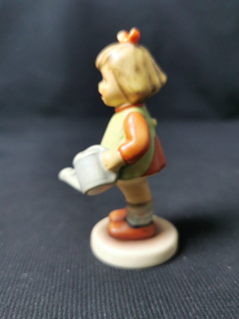 Statuette, Vintage Hummel Goebel - Statuetta "MuB noch gieBen natures Gift" #1996 - TMK7 - 9.5 cm - Porcelain #1.0
