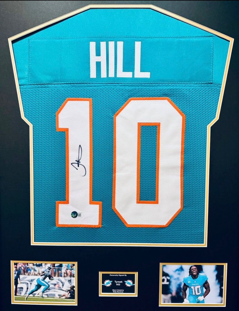 Miami Dolphins - NFL - Tyreek Hill - 2022 - Signed custom jersey / luxury frame / Beckett  #1.0