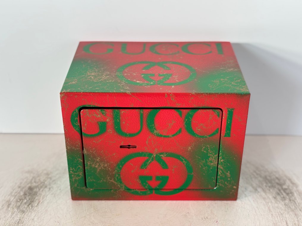 Rob VanMore - Gucci Vault #2.1