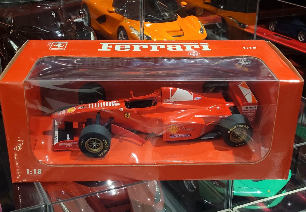 Minichamps 1:18 - 模型跑车 - 法拉利F1 F310 B，1997赛季由迈克尔·舒马赫驾驶，参考编号185970005，经销商版变速箱 #1.0