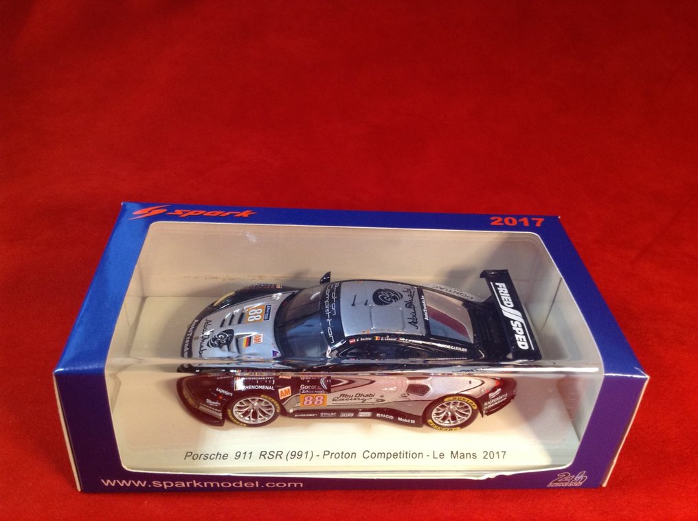 Spark 1:43 - Modellino di auto da corsa - ref. #S5840 Porsche 911 (991) RSR GTE Am Proton Competition "Abu Dhabi" Le Mans 2017 #88 - excellent quality - limited edition - hard to find today  #1.0