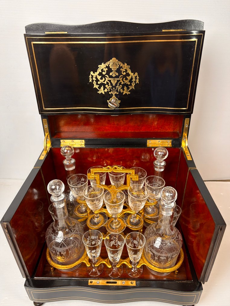 Ντουλάπι ποτών - Το Cristal Saint Louis poirier μαυρίζει. #1.0