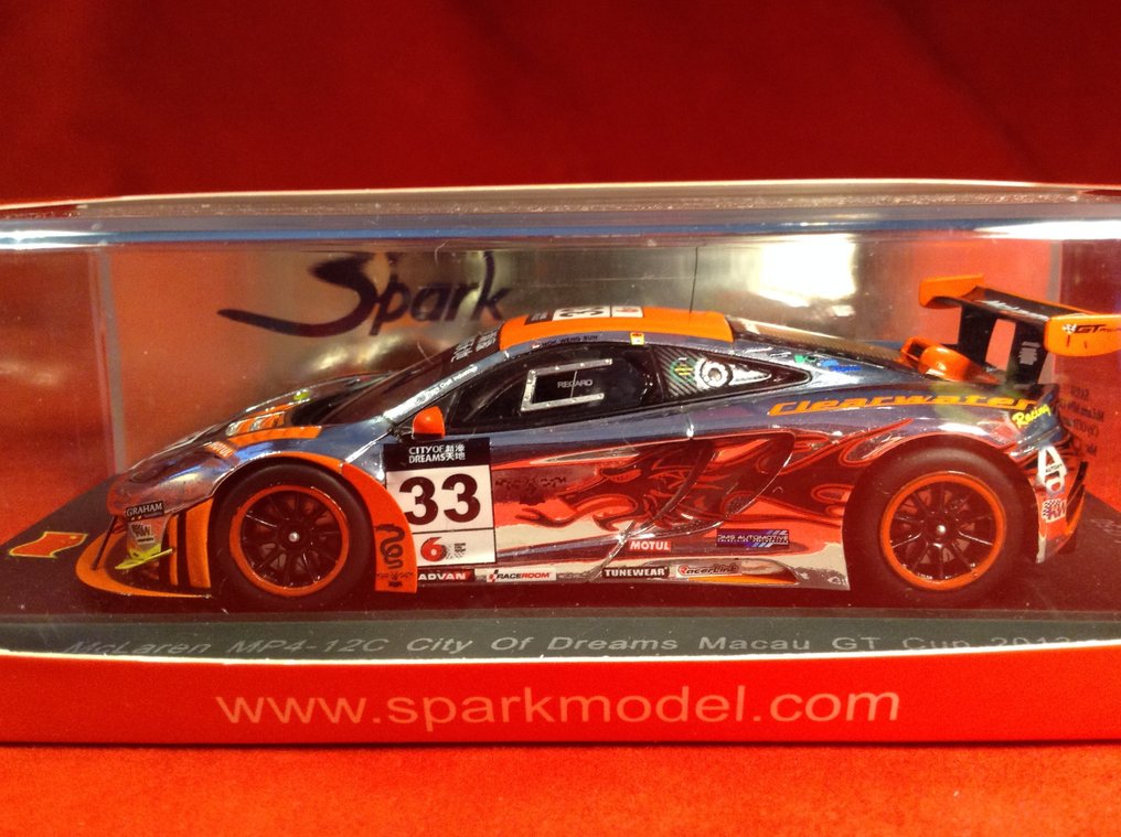 Spark 1:43 - Modellino di auto da corsa - ref. #SA058 McLaren MP4-12C "City of Dreams" Macau GT Cup 2013 #33 Mok Weng Sun - excellent quality - limited edition - hard to find today - numbered #146 of only 750 pcs #3.2