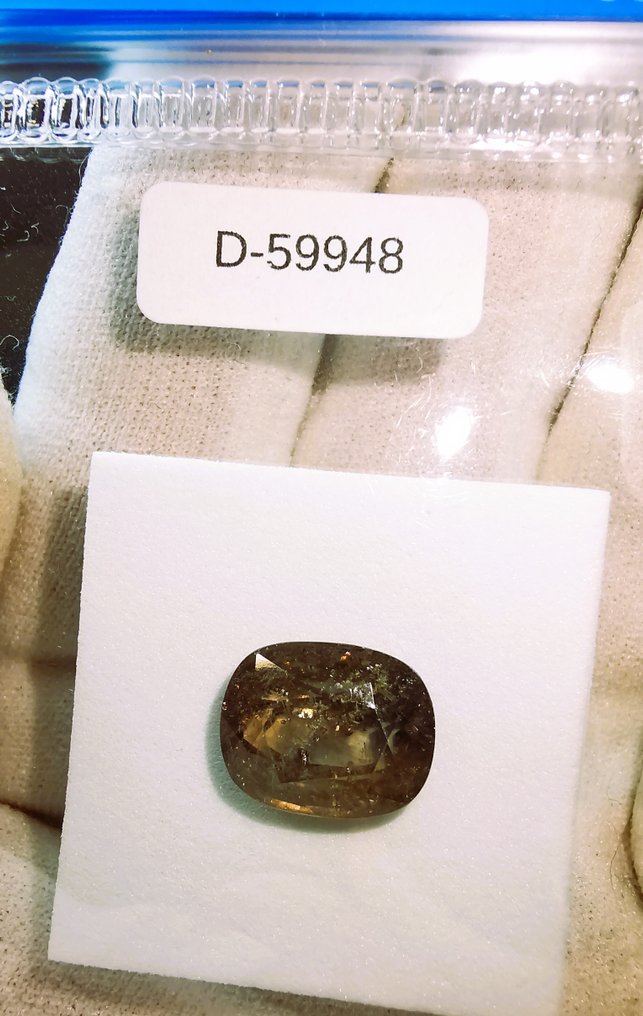 Sans prix de réserve - 1 pcs  Vert, Jaune Saphir  - 7.38 ct - Instituto Gemólogico Español (IGE) #1.0