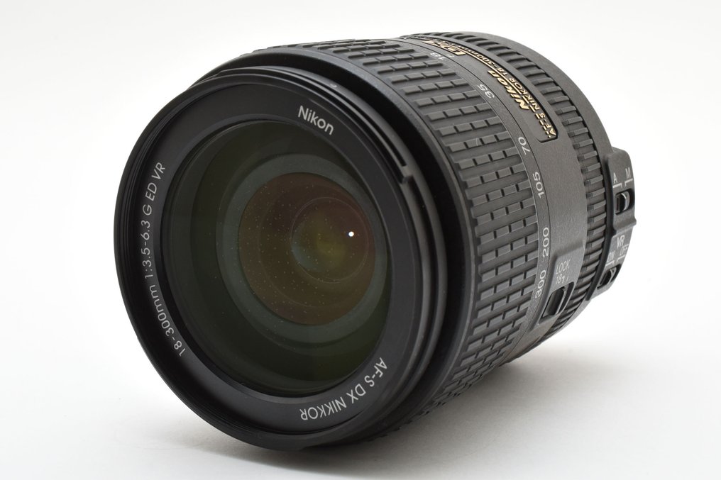 Nikon AF-S DX NIKKOR 3.5-6.3/18-300mm G ED VR Zoomlens #1.0