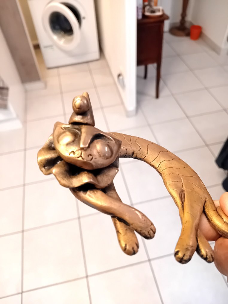 Carving, Sculpture en bronze représentant un chat . L'objet est marqué " La boutique des musées du monde " - 12 cm - Bronze - 2000 #4.3