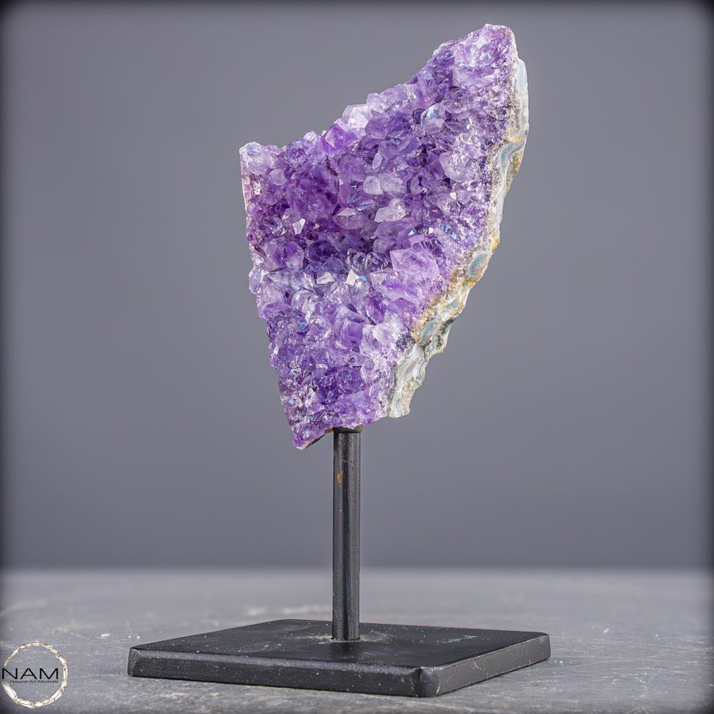 Amethyst geode on stand Elegance and nature united, from Uruguay.- 495.72 g #2.1