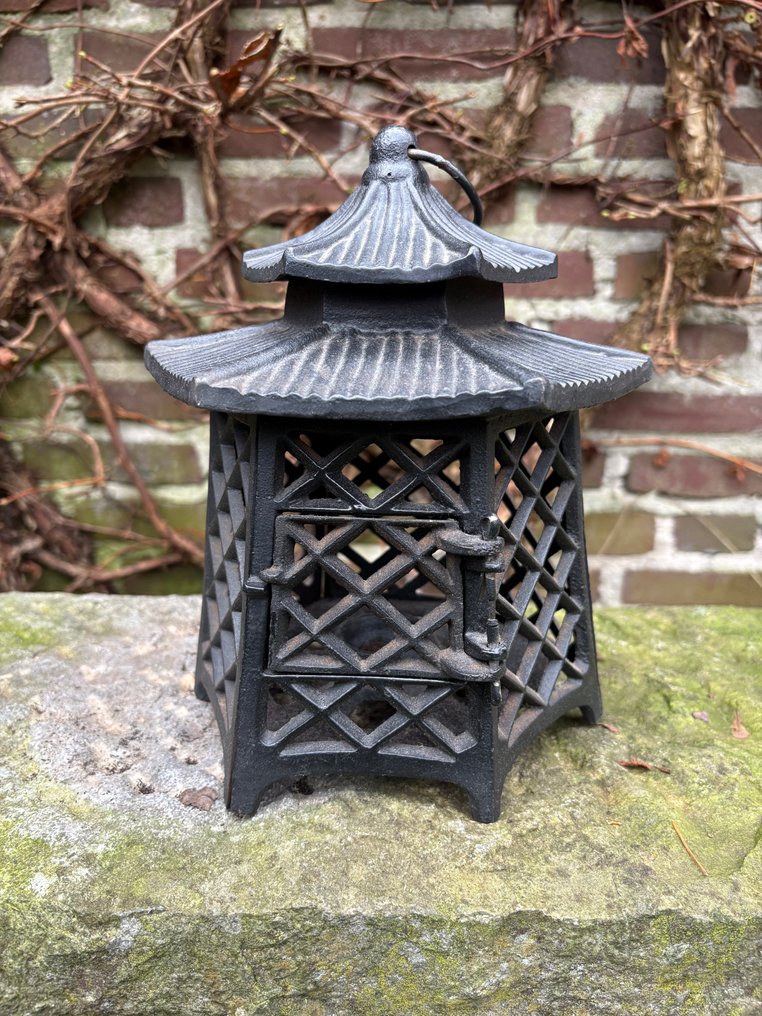 Lyhty - pagode - Tōrō - Japani - Gietijzer #1.0