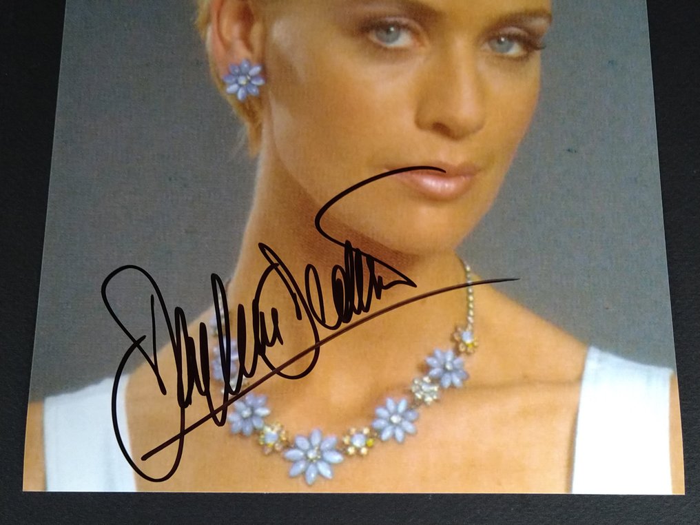 James Bond 007: Tomorrow Never Dies - Daphne Deckers "Dame P.R." - Autograph, Photo with COA #2.1