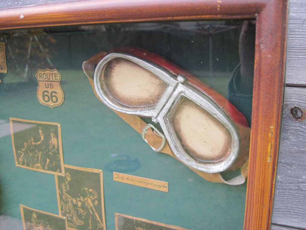 Display case - Wood, Glass - Harley-Davidson #1.0