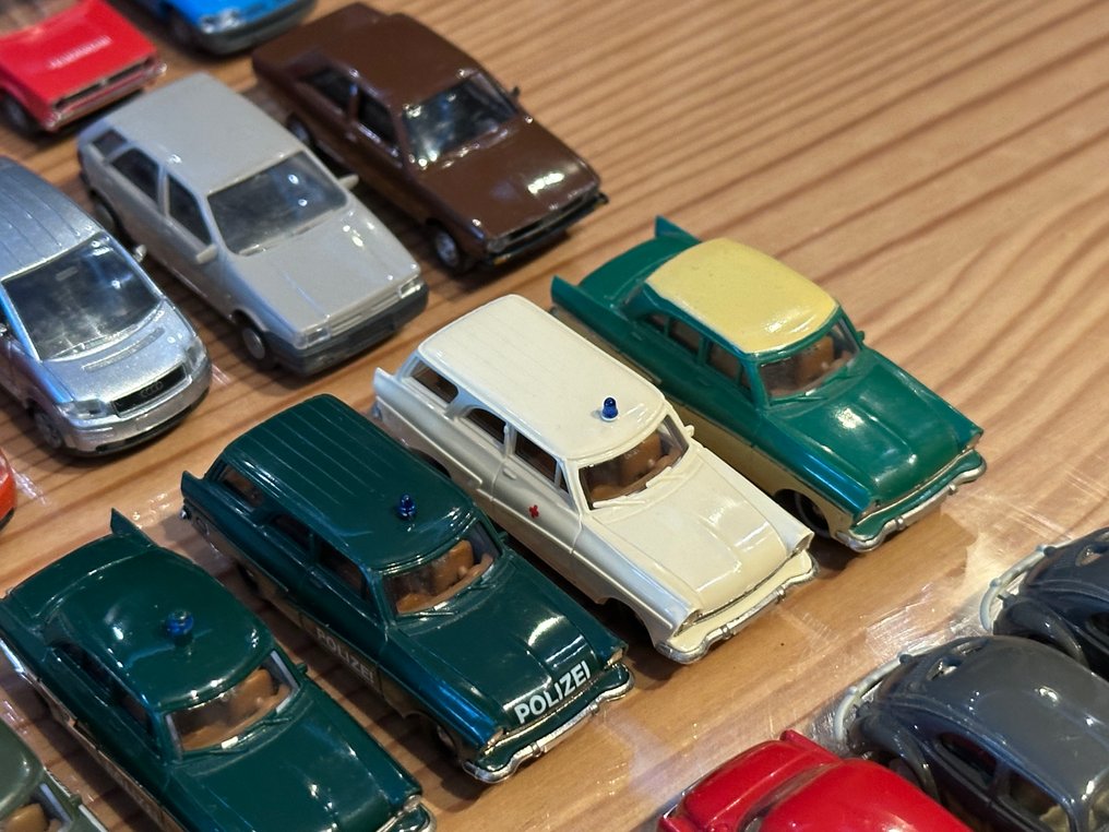 Roco, Busch, Brekina, Rietze, I.M.U., Magic, IGRA, Roskopf, AMW, S.E.S., Drummer, Herpa H0 - Model train scenery (39) - Modelauto’s H0 #4.3