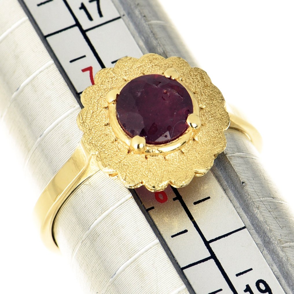 Ring - 18 kt. Yellow gold Ruby #4.3