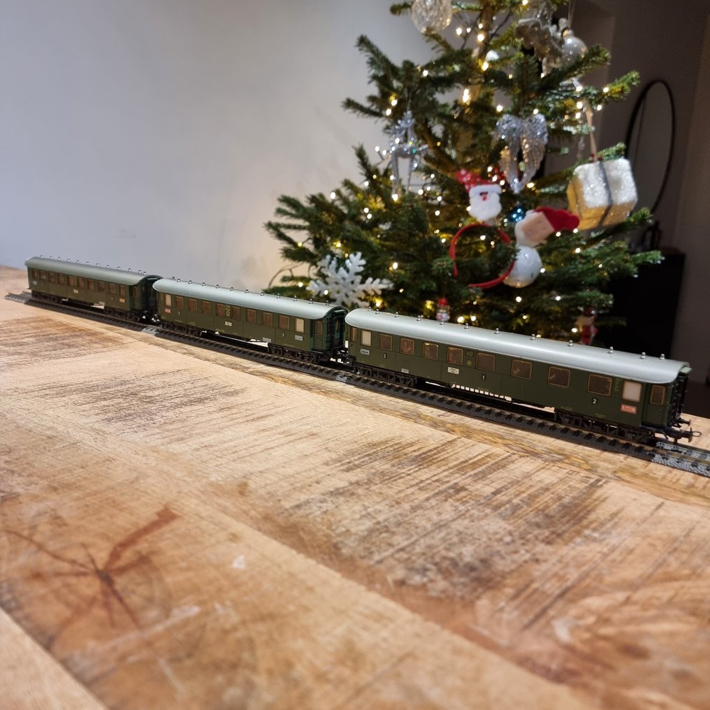 Märklin H0 - Voie ferrée pour trains miniatures (3) - Ensemble de trois voitures vertes à l'échelle H0. Pas de moteurs, voitures de passagers. - DB #1.0