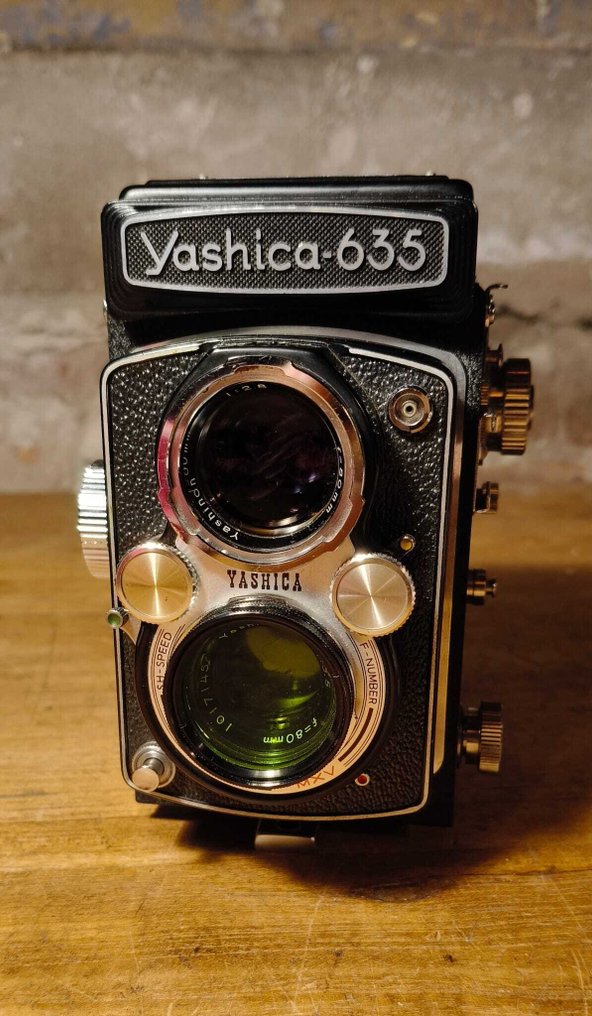 Yashica -635 Twin lens reflex camera (TLR) #1.0