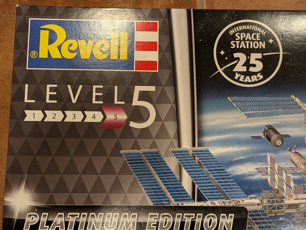 Revell 1:144 - Κιτ μοντελισμού - 05651 - 25η Επετειακή των Διεθνών Διαστημικών Σταθμών ISS. #2.1