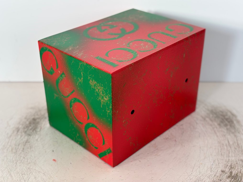 Rob VanMore - Gucci Vault #3.2