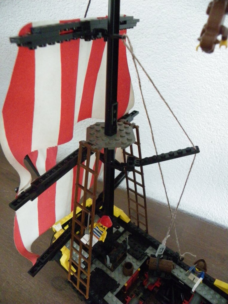 LEGO Set - 6285 - Pirates - Black Seas Barracuda (Dark Shark) #3.2