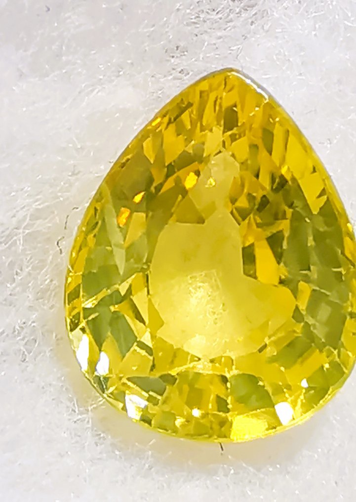 No reserve price - 1 pcs  Yellow Sapphire  - 2.34 ct - Instituto Gemólogico Español (IGE) #1.0