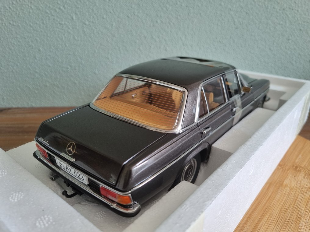 Sunstar 1:18 - Modelauto - Mercedes-Benz Strich 8 Saloon - W114 / W115 Bronze Metallic #3.2
