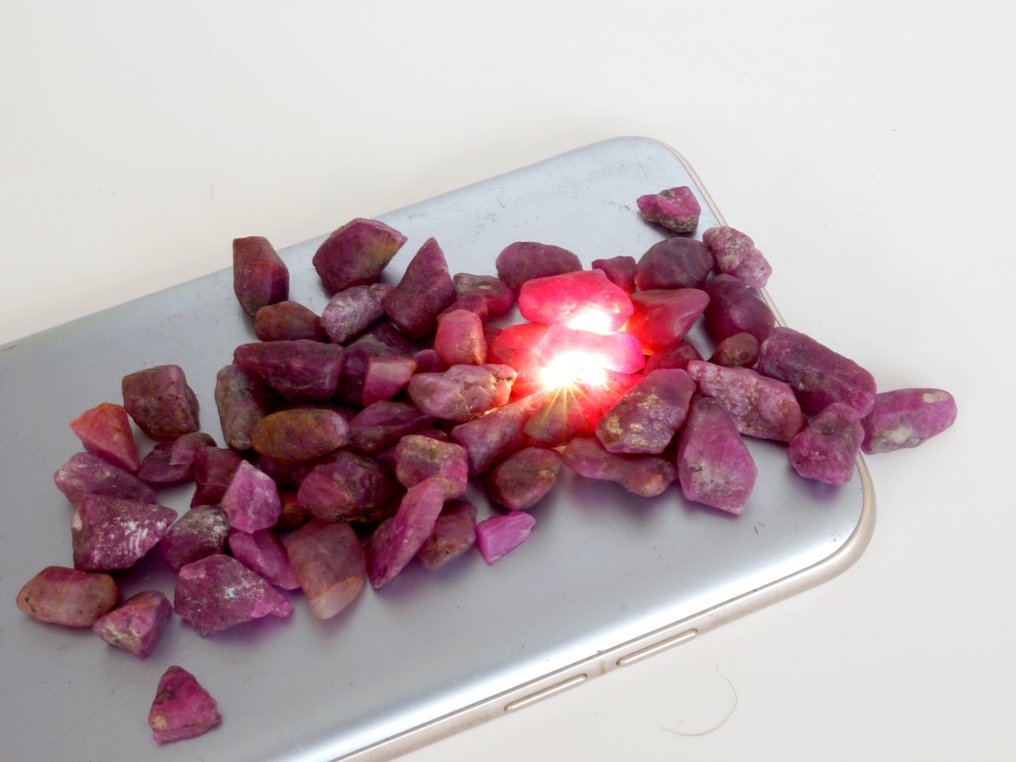 Ruby 281 carats of raw, untreated ruby crystals.- 56.26 g #3.2