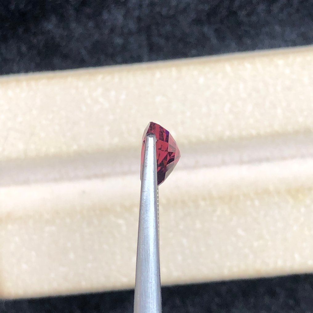 No reserve price - 1 pcs  Pink, Red Tourmaline  - 2.49 ct - International Gemological Institute (IGI) #4.3