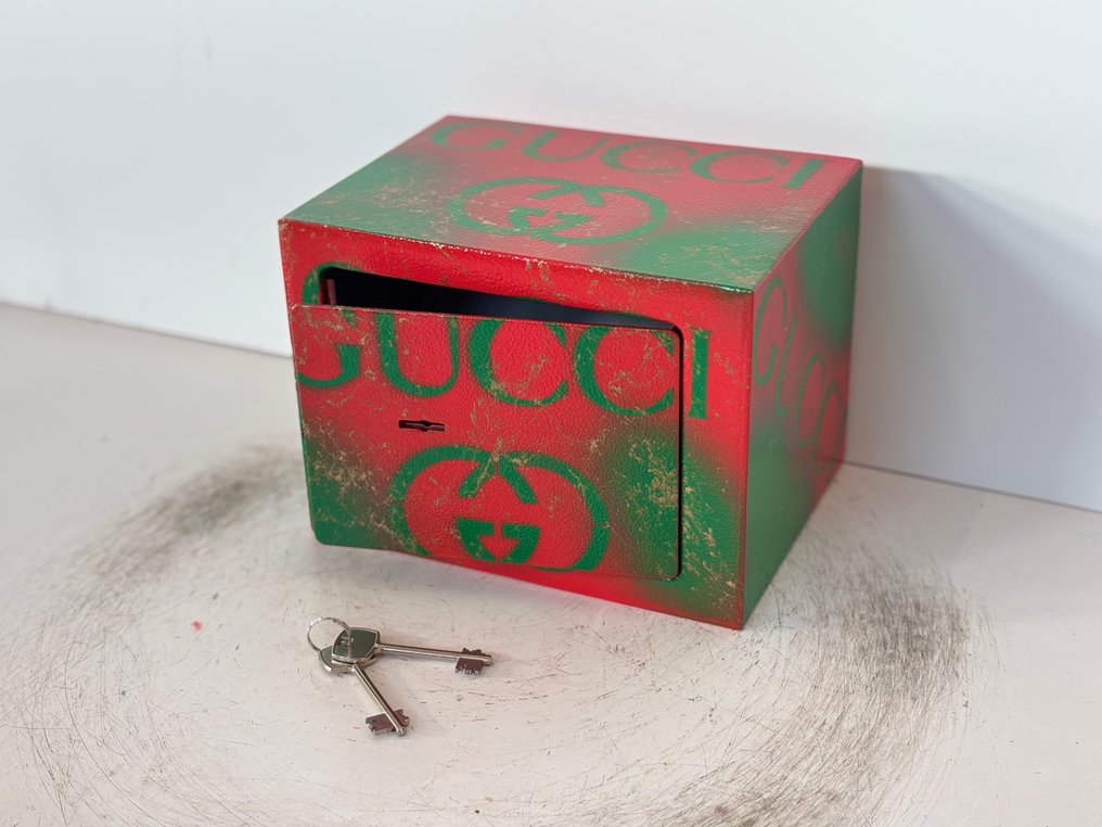 Rob VanMore - Gucci Vault #1.0