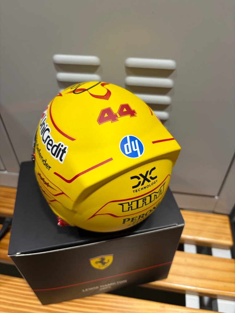 Scuderia Ferrari - Formula One - Lewis Hamilton - 2025 - Skala 1/2 hjelm  #3.2