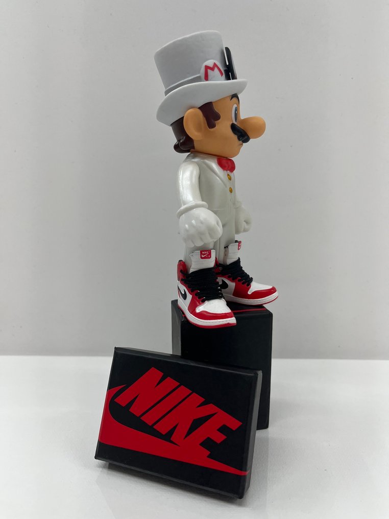 Alvin Silvrants - Skulptur, Super Mario NIKE AIR JORDAN I - 22 cm - Plast - 2025 #2.1