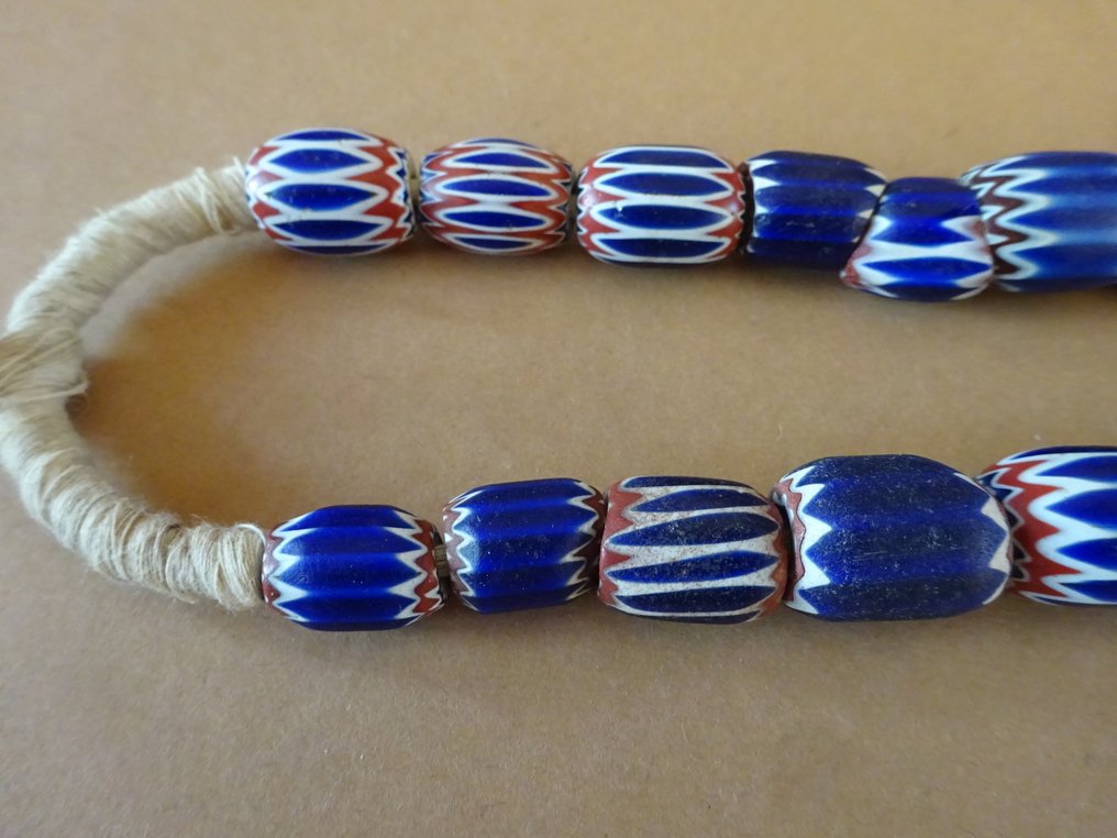 Necklace with 51 beautiful, large Chevron / Rosetta beads, 6 layers, Murano, 1850 - 1920 #2.1