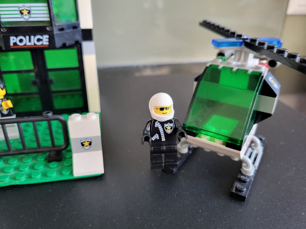 Lego Set - 6332 - Classic Town - Command Post Central #2.1