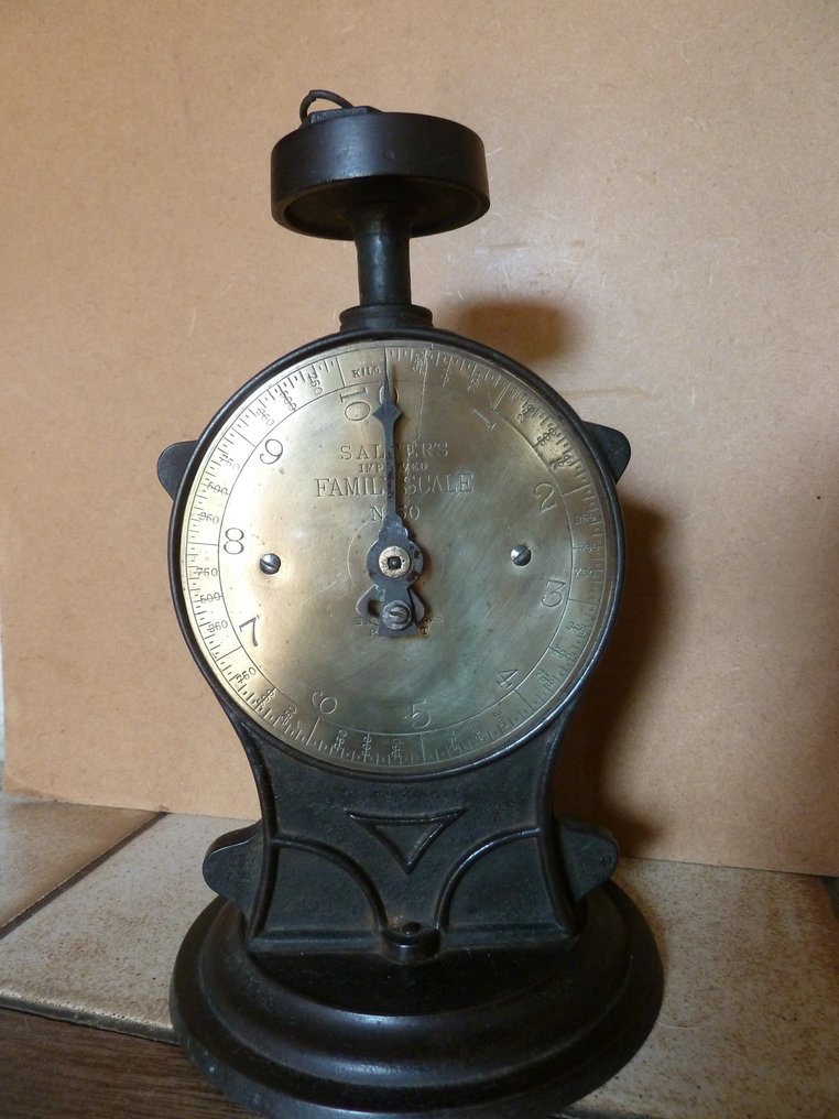 天平或秤 - 源 - 古老的铸铁天平 #1.0