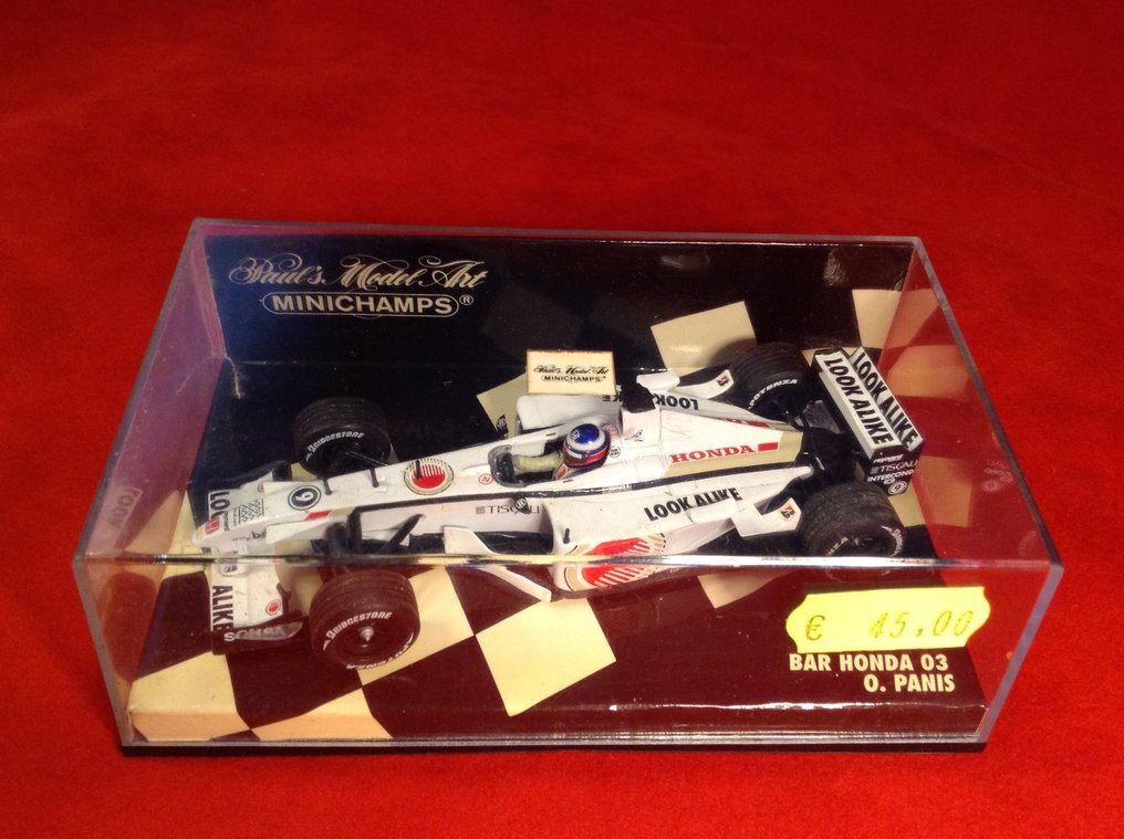 Minichamps 1:43 - Modelracerbil (2) - ref. #010009 BAR Honda 03 "Look Alike" F.1 2001 #9 Olivier Panis - ref. #050104 BAR Honda 007 "Se til højre" f.1 2005 #4 Anthony Davidson #4.3