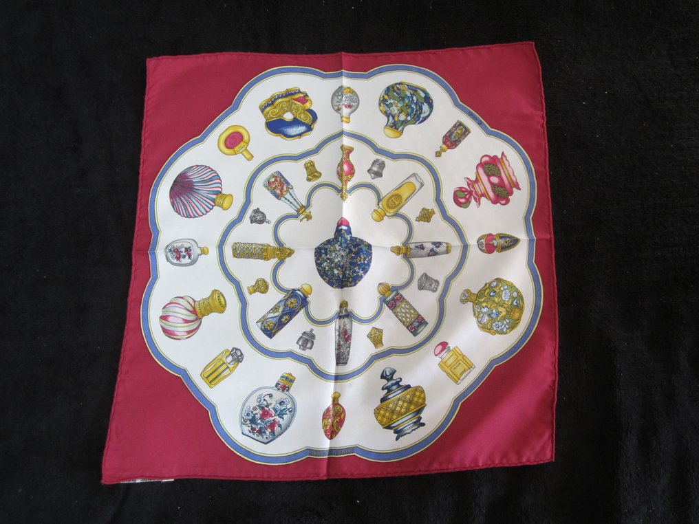 Hermès - QU IMPORTE LE FLACON   GAVROCHE DE 43x2 cms EN SOIE - Foulard #1.0