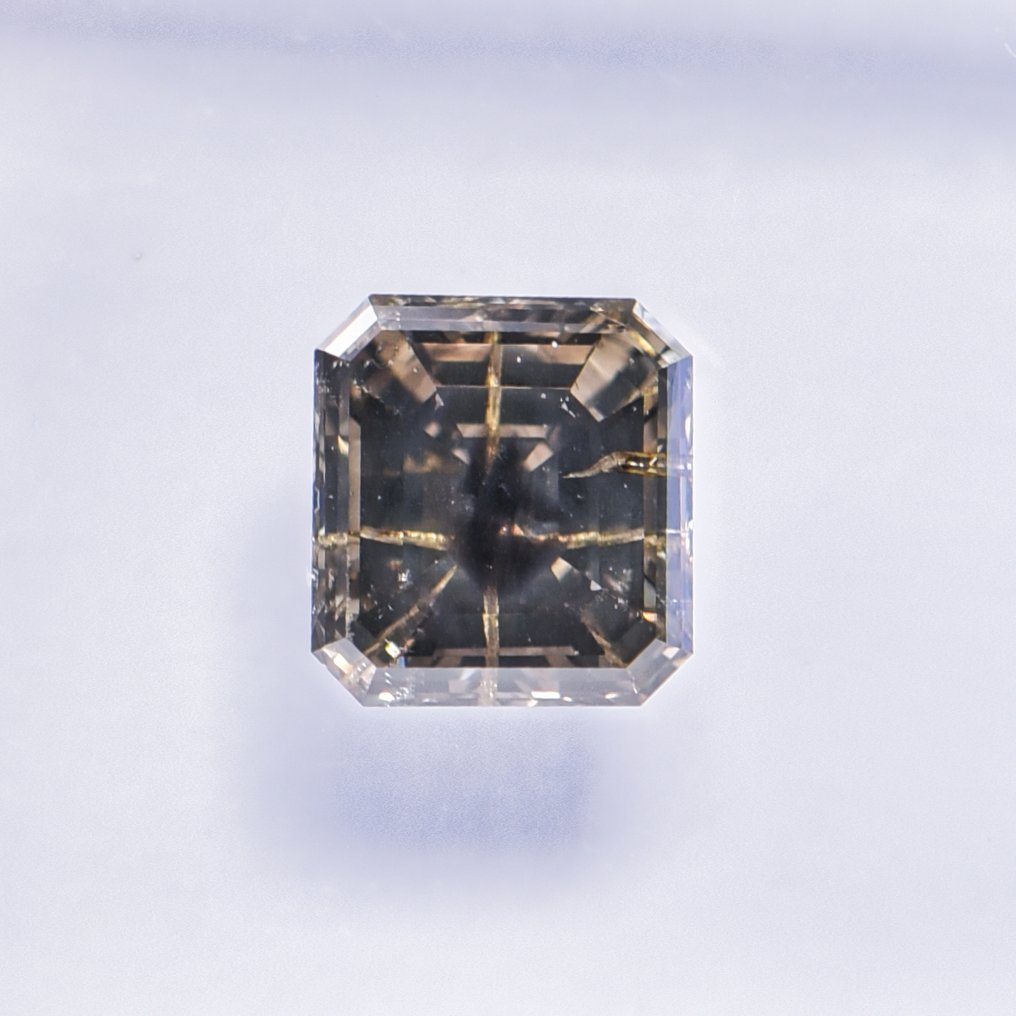 No reserve price - 1 pcs Diamond (Natural coloured) - 0.56 ct - Emerald - Fancy deep Greyish, Brownish Yellow - I1 - International Gemological Institute (IGI) - VG VG #4.3