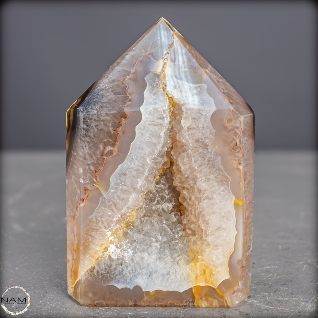 Natural agate obelisk with a crystalline light zone. rare exhibit- 610.06 g #4.3