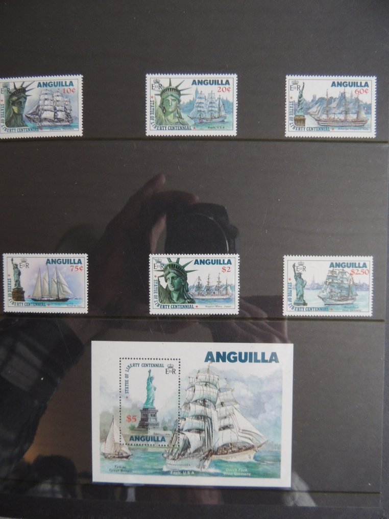 Statue of Liberty - Collection of stamps and various documents in 2 binders. #2.1