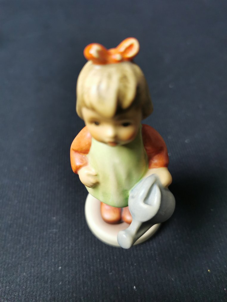 Statuette, Vintage Hummel Goebel - Statuetta "MuB noch gieBen natures Gift" #1996 - TMK7 - 9.5 cm - Porcelain #4.3