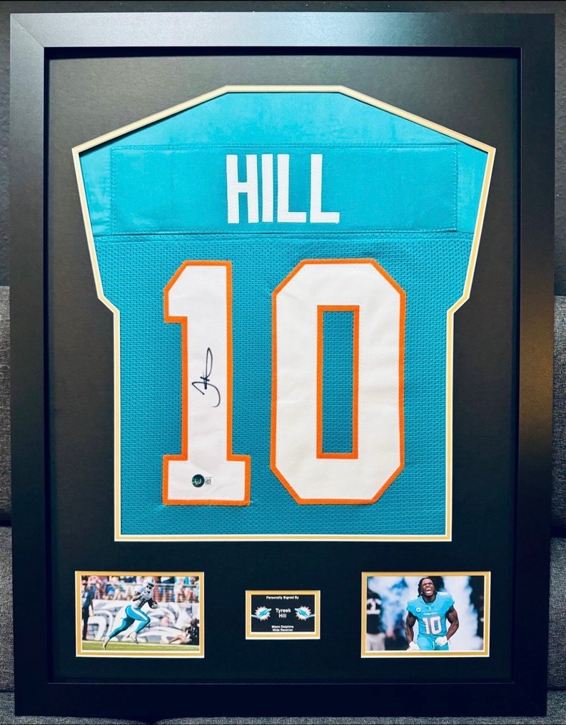 Miami Dolphins - NFL - Tyreek Hill - 2022 - Signed custom jersey / luxury frame / Beckett  #1.0