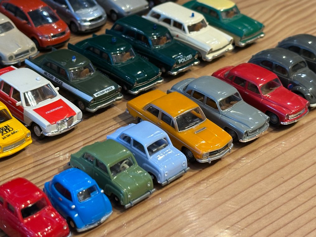 Roco, Busch, Brekina, Rietze, I.M.U., Magic, IGRA, Roskopf, AMW, S.E.S., Drummer, Herpa H0 - Model train scenery (39) - Modelauto’s H0 #3.2