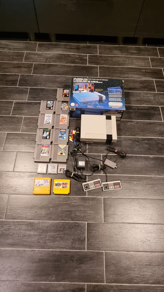 Nintendo, Mattel - Nes - PAL A Control Deck with PAL A/B games + various games - Consolă de jocuri video + jocuri - În cutia originală #1.0