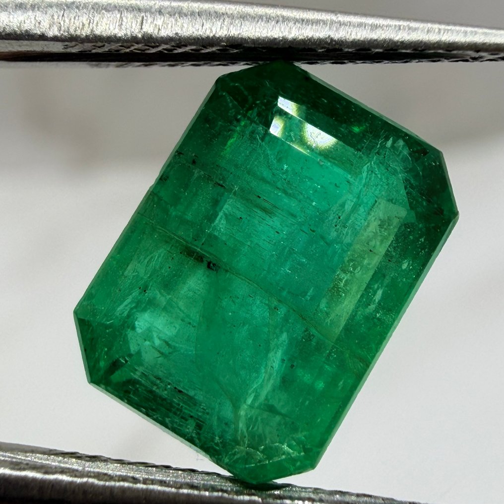 Ingen reservasjonspris - 1 pcs Grønn Smaragd - 3.21 ct - Det internasjonale gemologiske institutt (IGI) - Naturalismemerstein #4.3