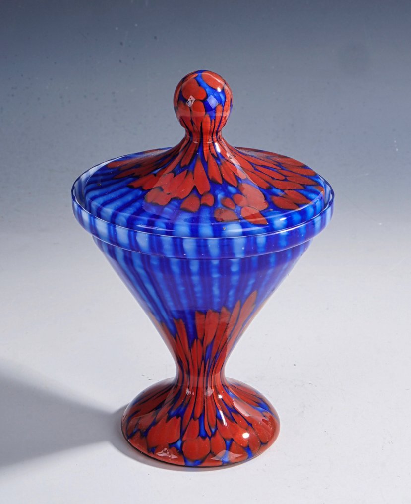 Franz Welz klostermühle (attrib.) - Vase - Art Deco gedekte coupe i spatterglass, Bohemen, circa 1920–1930. - Glass #3.2