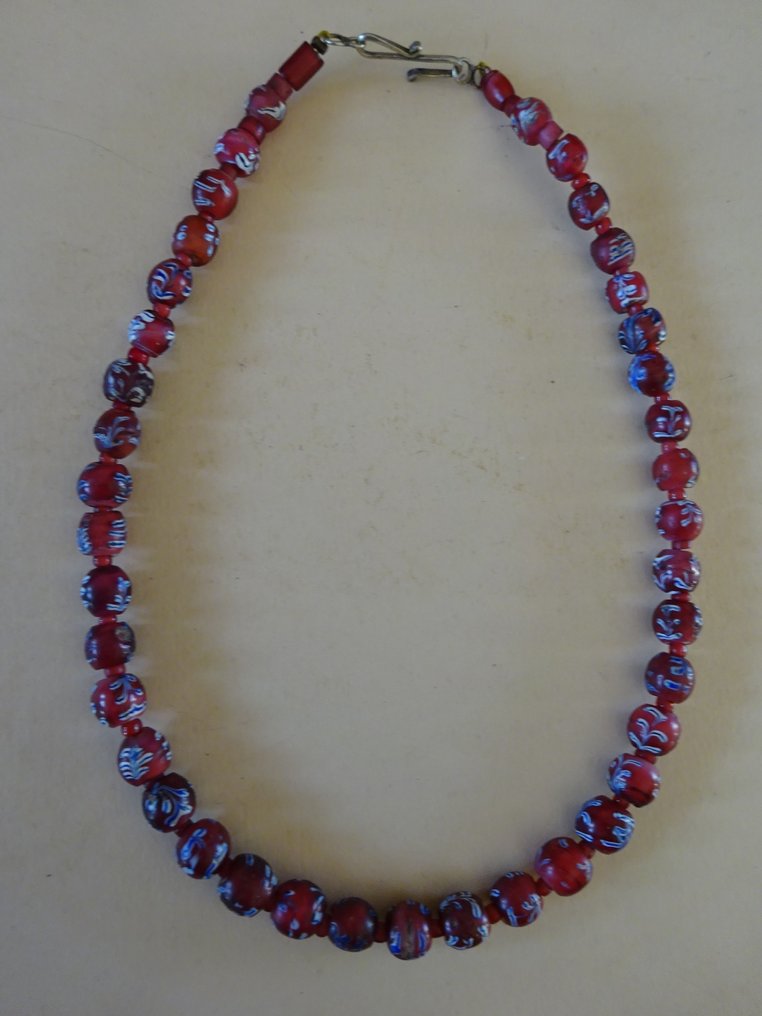 39-bead necklace from Murano, feather or flower beads type, circa 1900, Ghana #3.2