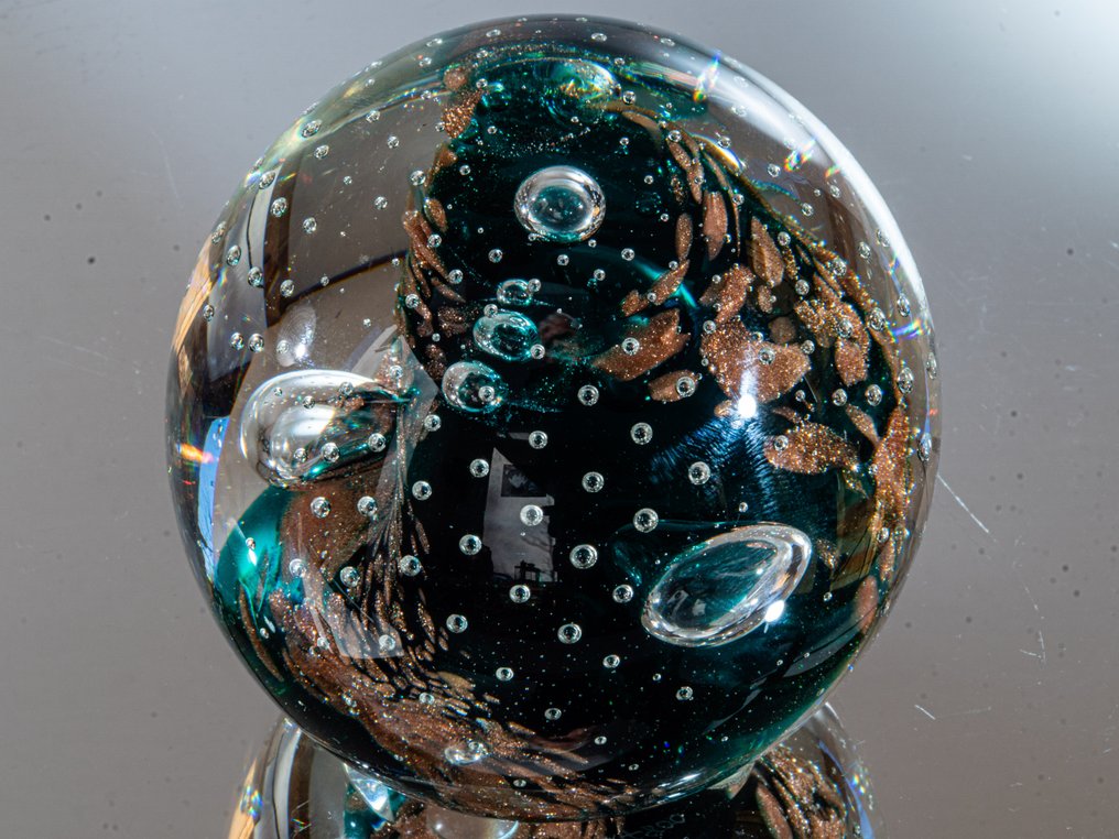 Caithness Glass - Philip Chaplain - Paperweight - "Goldrush" (Emerald, 1998) - Ø 7,9 cm - Glass #3.2