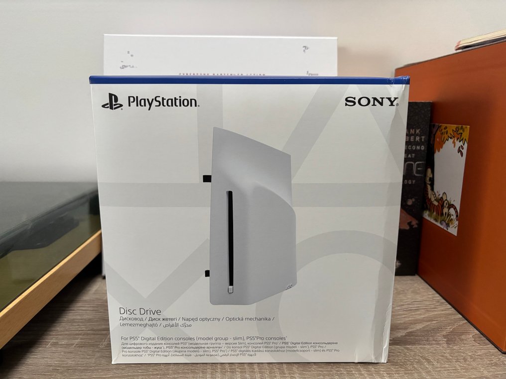 Sony - Playstation 5 (PS5) - Disc Drive - Video game console + games - In original sealed box #1.0